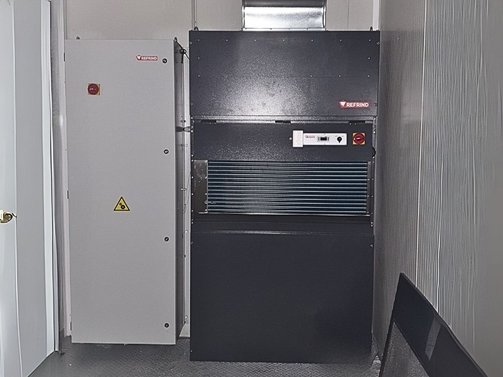 Discover custom solutions like Refrind Industrial Air Conditioners. Designed and manufactured for your company's environments.