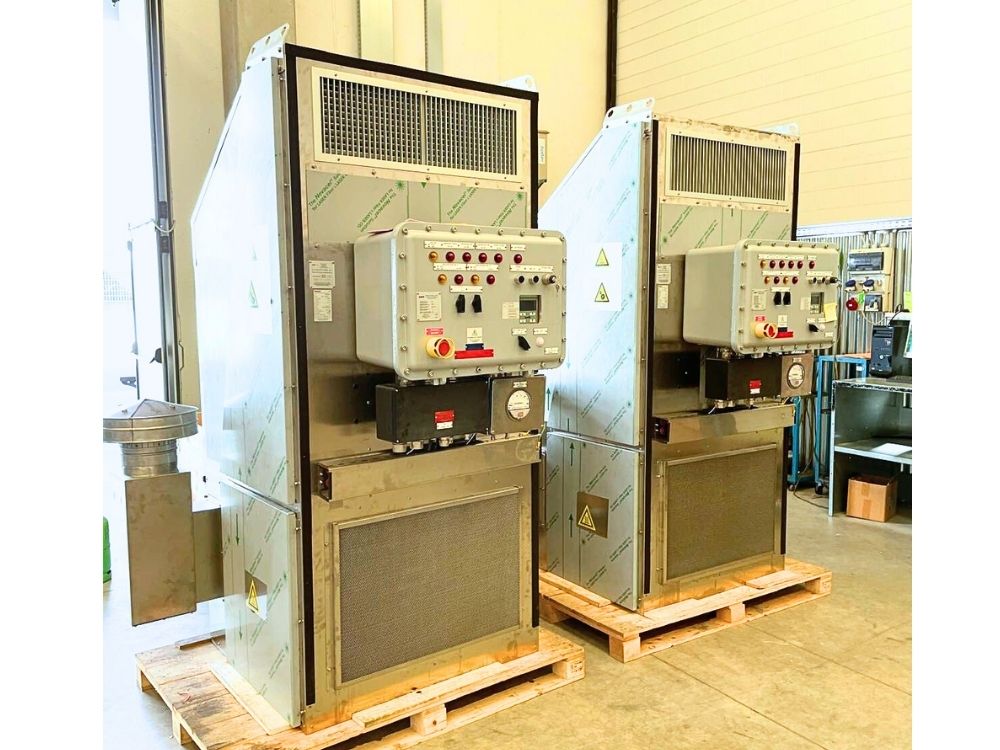 Discover custom solutions like Refrind Industrial Air Conditioners. Designed and manufactured for your company's environments.