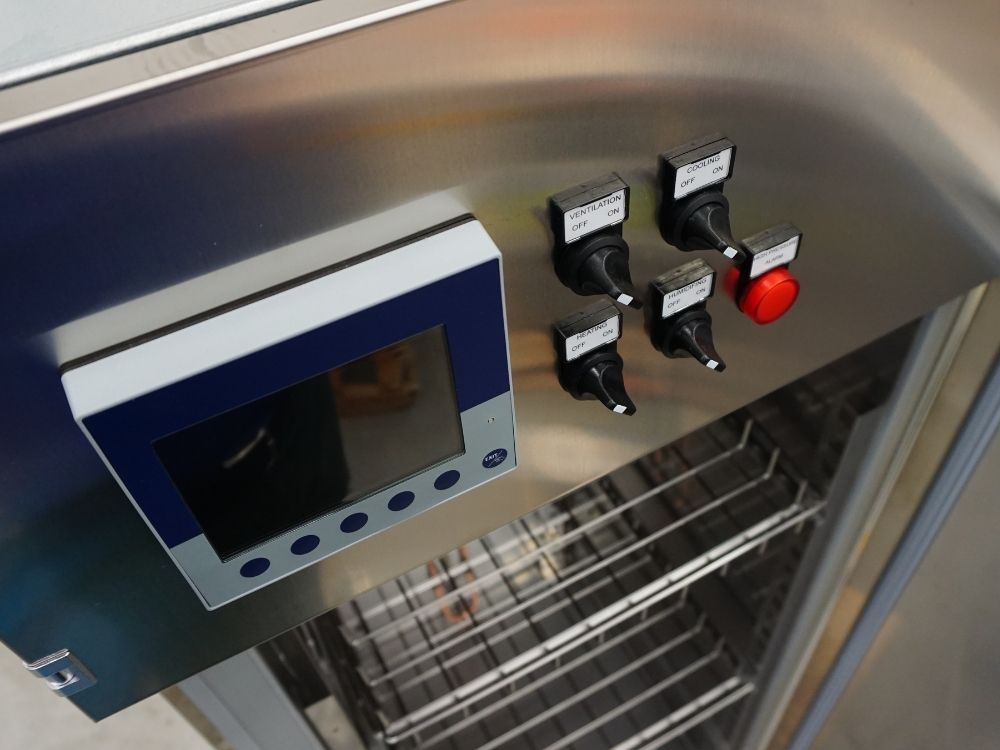 Discover custom solutions like Refrind OEM Solutions Systems. Designed and manufactured for your company's environments.